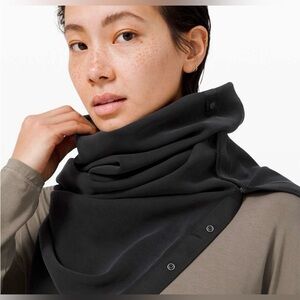 Lululemon Vinyasa Black Scarf with Snaps Button Accent